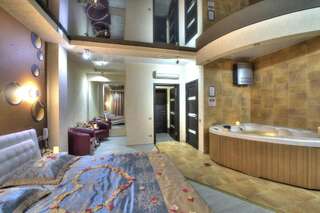 Гостиница Отель Алекс на Богатырском Санкт-Петербург Люкс с гидромассажной ванной-2